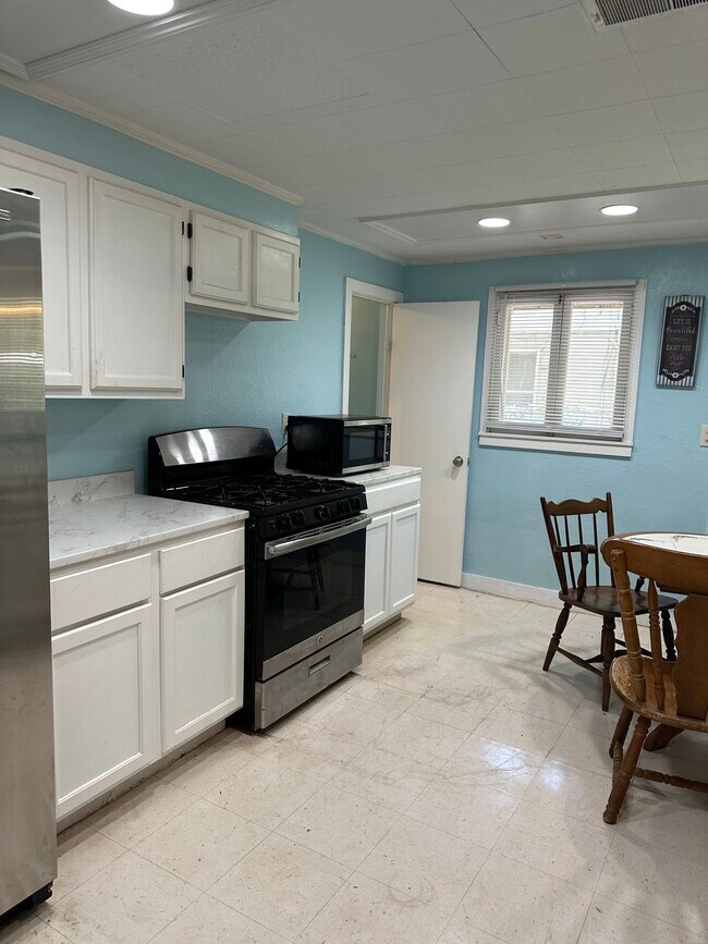 Building Photo - 506 Brentwood Dr