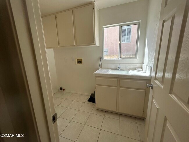 Building Photo - 1407 Oak Trail St