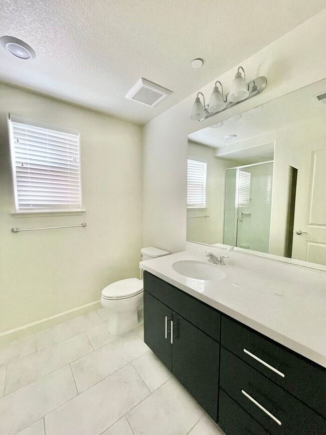 Building Photo - Beautiful 4 Bed 3 Bath Home in W Section Rohnert Park- $3,800 per month!