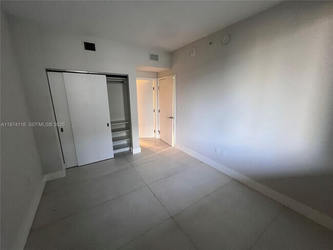 Building Photo - 16385 Biscayne Blvd