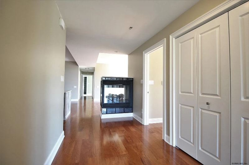 Building Photo - 713 Lois Ln