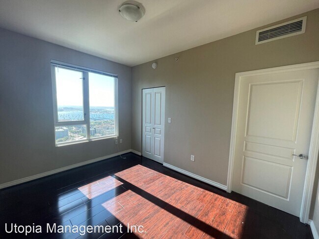 Building Photo - 2 br, 2 bath House - 300 W. Beech Street #...
