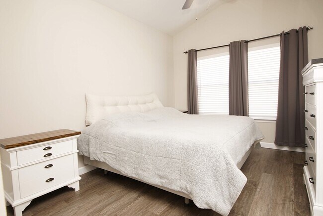 Building Photo - Great Location in Fort Walton Beach Near Bases and Hospital.