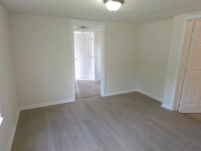 Building Photo - 2204 State Hwy 3