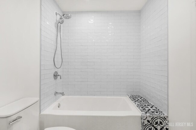 Building Photo - 29A Hillsborough Dr