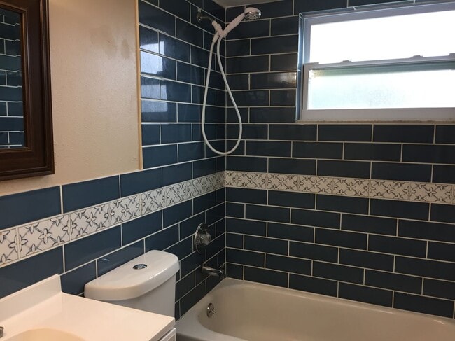 Building Photo - 3175 Phoenix Ave