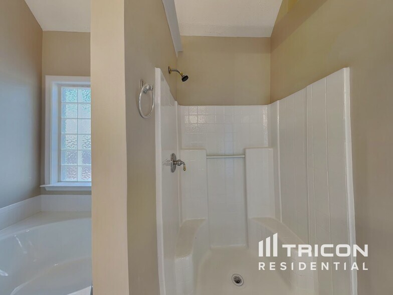 Building Photo - 222 Yardsley Dr