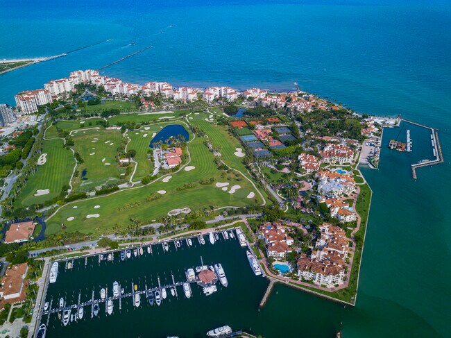 Building Photo - 15122 Fisher Island Dr