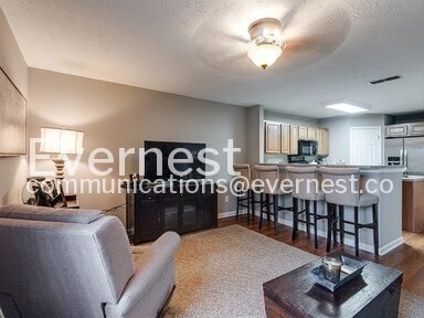 Building Photo - Special Offer: Sign an 8-10 month lease term and take advantage of a $500 move-in discount!/2-Bed...