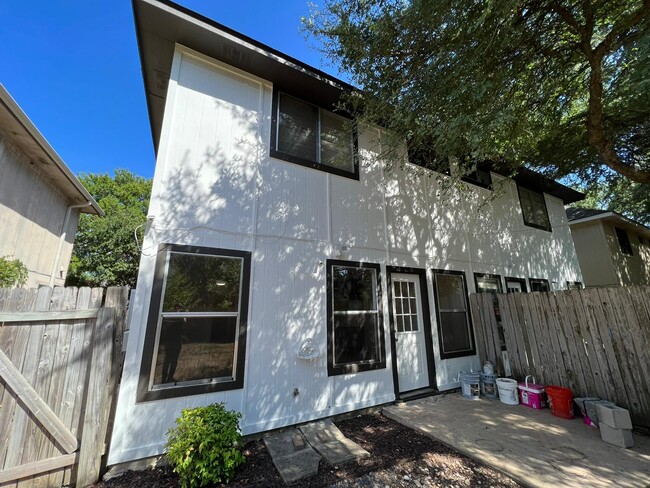 Building Photo - 9708 Sugar Hill Dr