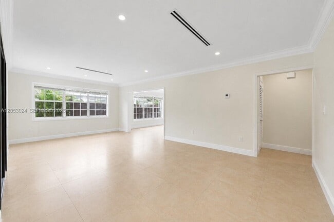 Building Photo - 516 Gerona Ave