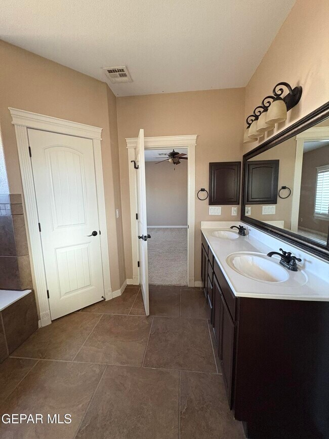 Building Photo - 2837 Pasillo Rock Pl