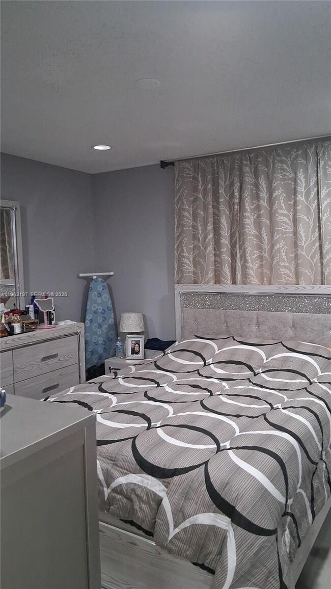 Building Photo - 2608 W 54th Pl