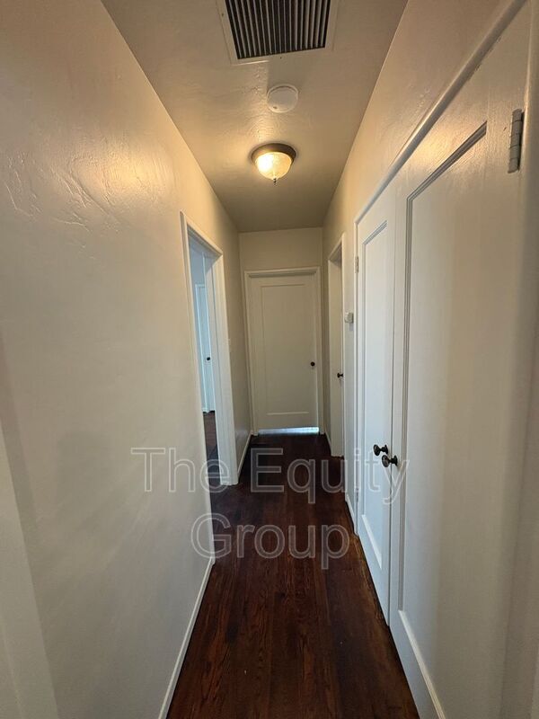 Building Photo - 1610 W College Ave