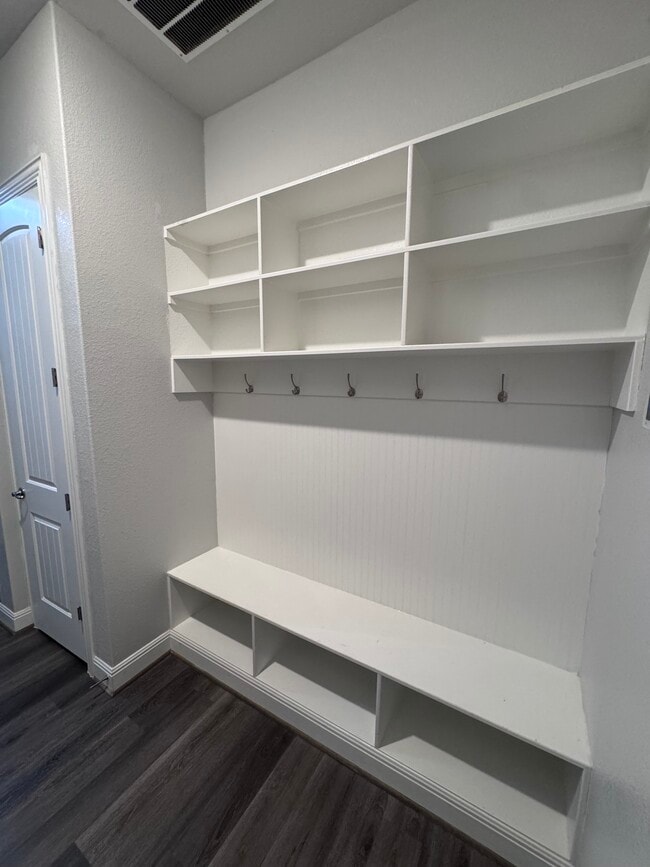 Building Photo - 513 Lambert Cv