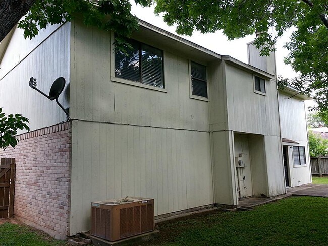 Building Photo - 1907 Liberty Point Ln