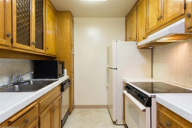 Building Photo - 633