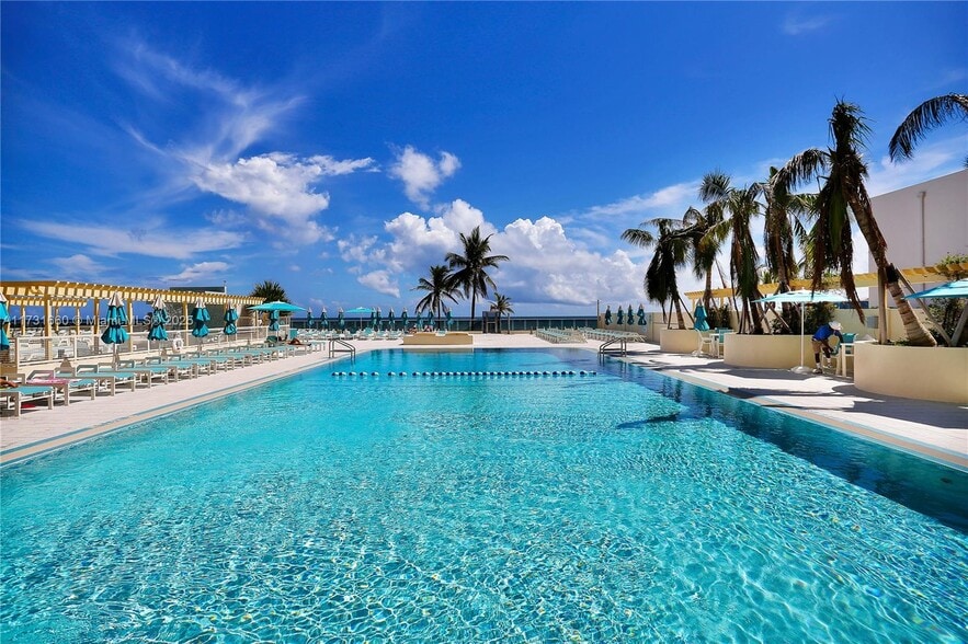 heated pool - 2501 S Ocean Dr