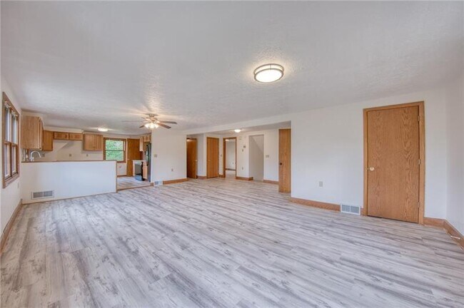 Building Photo - 4465 Mt Troy Rd Ext