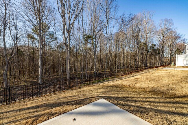 Building Photo - 3 Bedroom paired home with 2 car garage mi...