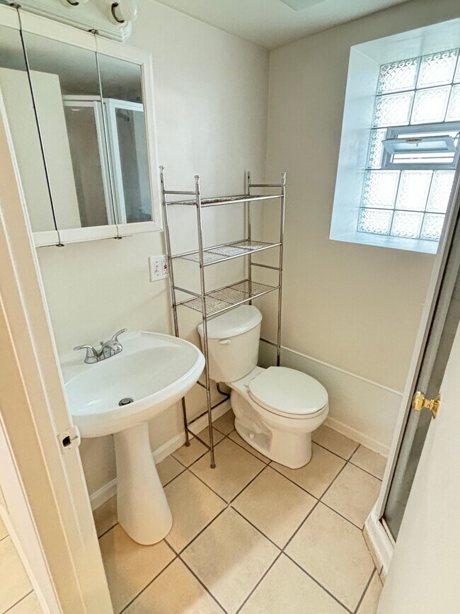 Building Photo - 2554 N Monitor Ave