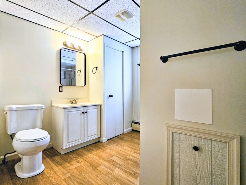 Building Photo - 103 Lincoln Ave