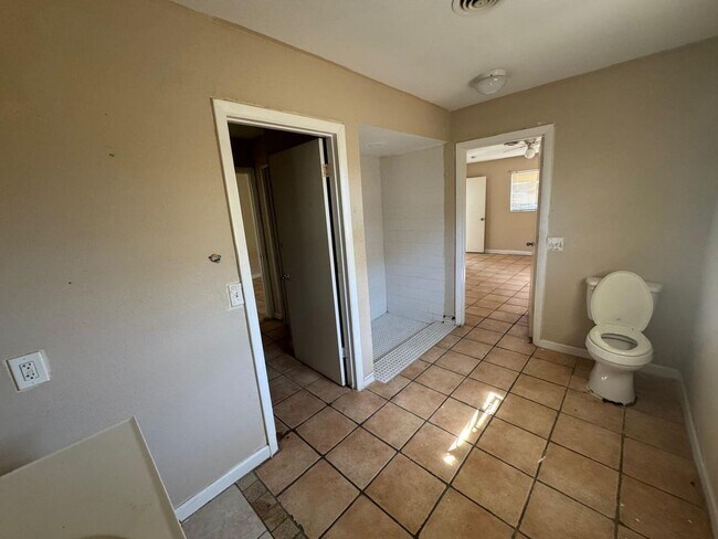 Building Photo - 1430 N Stacy St