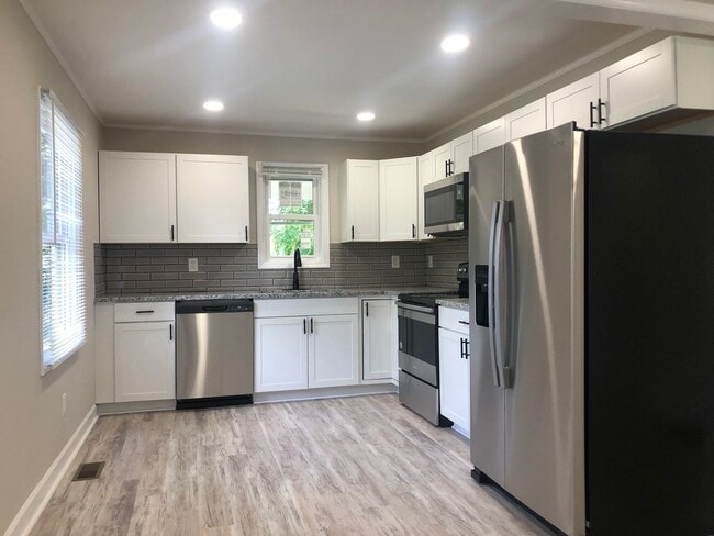 Building Photo - MOVE-IN READY!