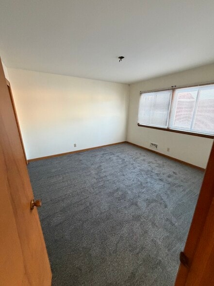 Building Photo - 5501 W Morgan Ave