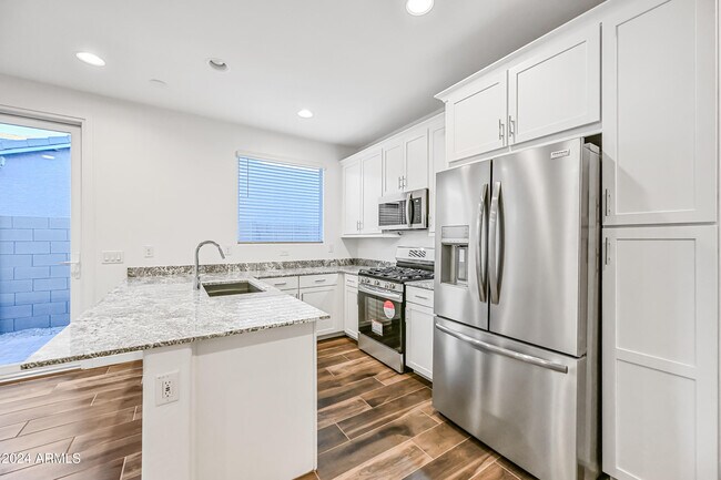Building Photo - 7574 W Jackrabbit Ln