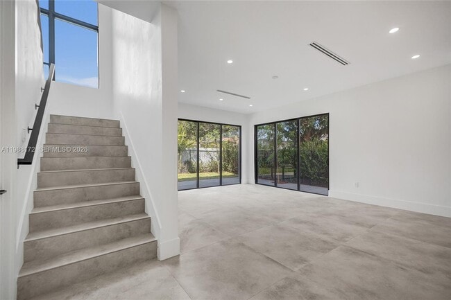 Building Photo - 2421 SW 16th Ter