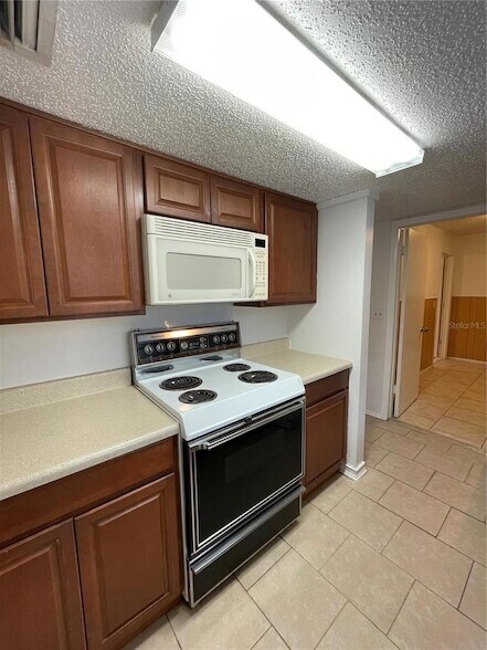 Building Photo - 27644 Green Willow Run