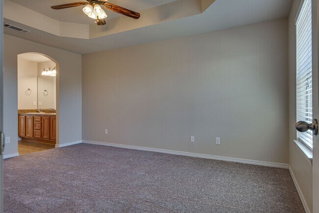 Building Photo - Charming 3-Bedroom Home - Oak Leigh Subdiv...