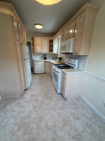 Building Photo - 6722 Austin St