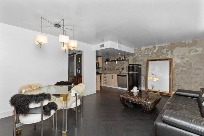 Building Photo - 651 NE 60th St