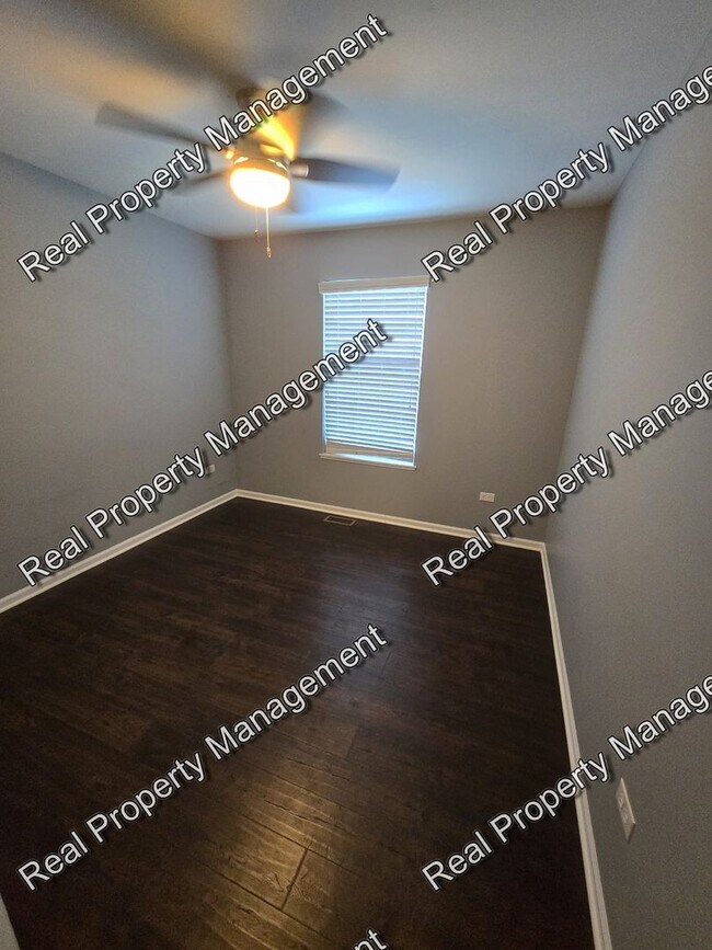 Building Photo - Four Bedroom Crown Point Beauty