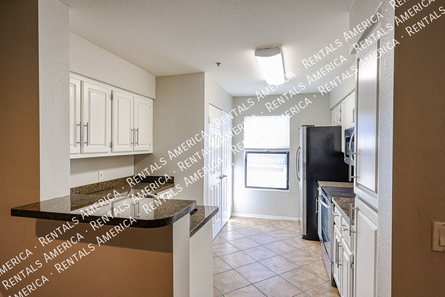 Building Photo - 2025 E Campbell Ave