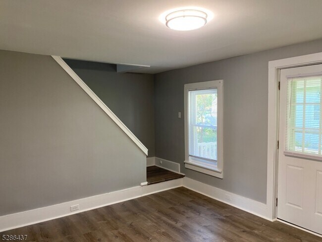 Building Photo - 14 Vail St