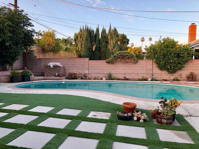 Building Photo - 9333 Swinton Ave