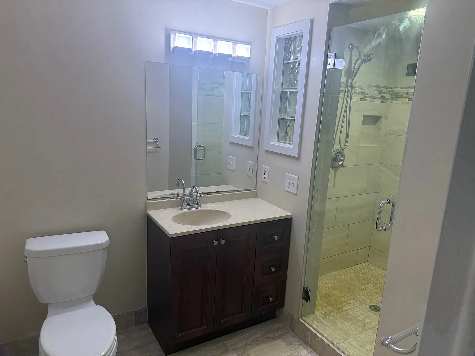 Building Photo - 2884 E Eisenhower Pky