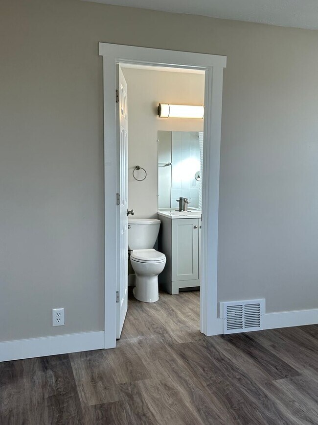 Building Photo - Darling remodeled 5 bedroom 2 bathroom home in the heart of Ogden