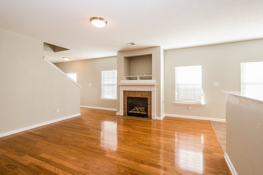 Building Photo - 9934 White Poplar Dr