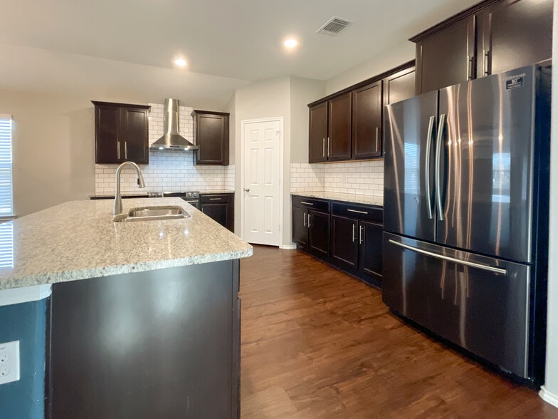 Building Photo - 3228 Beutel Rd