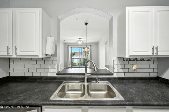 Building Photo - 7990 Baymeadows Rd