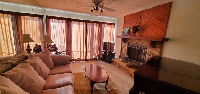 Building Photo - 2 bedroom lakeview condo in Lake Ozark for rent