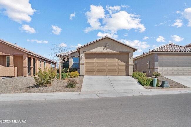 Building Photo - 12366 N Cervelli Ave