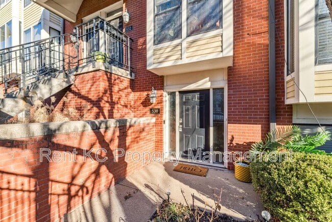 Building Photo - 530 W 10th St