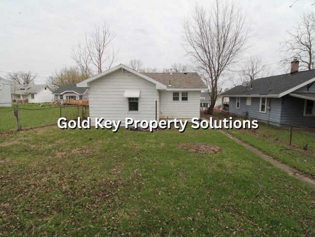 Building Photo - MOVE IN SPECIAL!! HALF OFF 1ST MONTH'S RENT!! 3 BR 1 BA House with New Appliances and Garage (SEC...