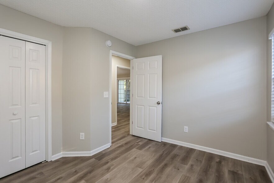 Building Photo - 12419 Long Lake Dr N