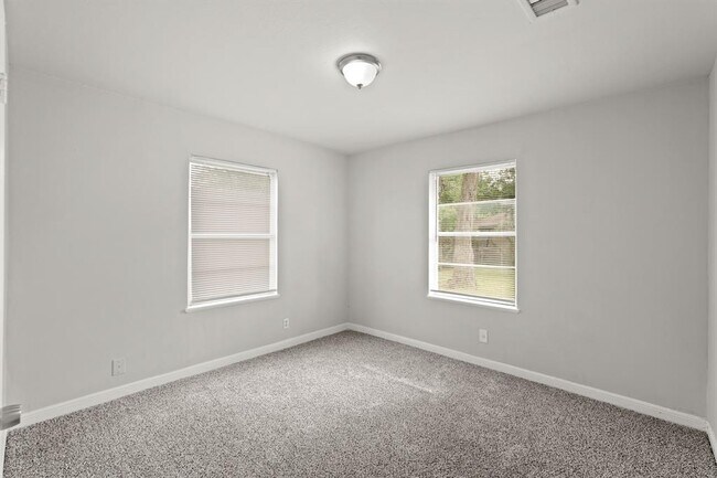 Building Photo - 6314 Crestville St